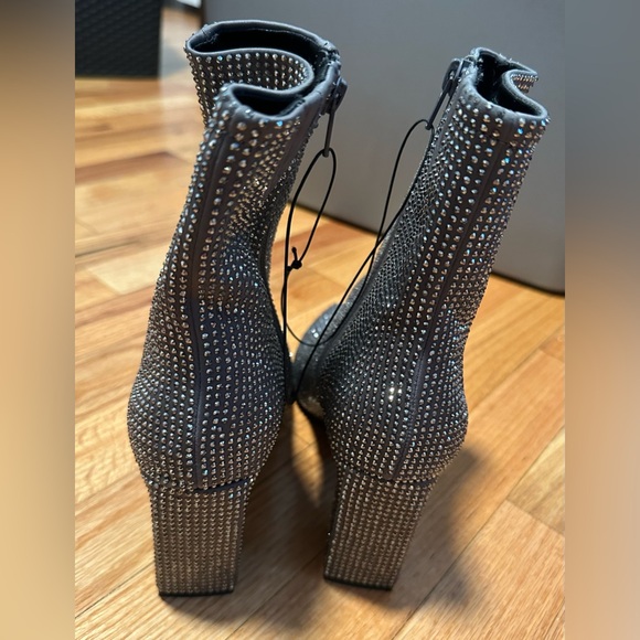 Rhinestone boot. Size 8 - Picture 5 of 7